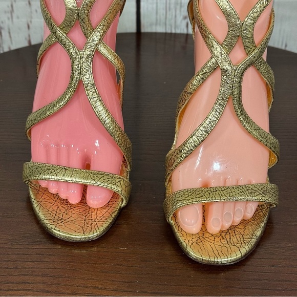 ALEXANDER MCQUEEN distressed crackled Gold leather gladiator strappy sandals 8 - Picture 8 of 17